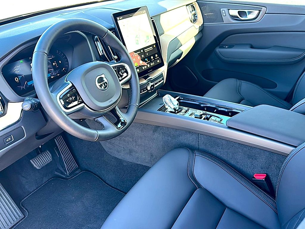 2026 Volvo XC60 B5 PLUS — фото 9