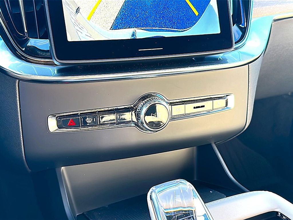 صورة مصغرة 25 لـ 2026 Volvo XC90 PLUS, B6 AWD GAS (MILD HYBRID), GASOLINE, BRI