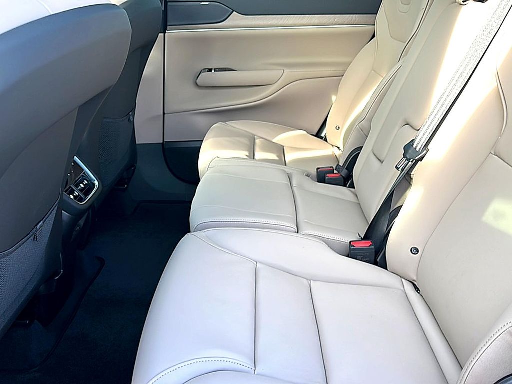 2026 Volvo EX90 PLUS, SINGLE MOTOR, FULLY ELECTRIC, 7 SEATS — миниатюра 16