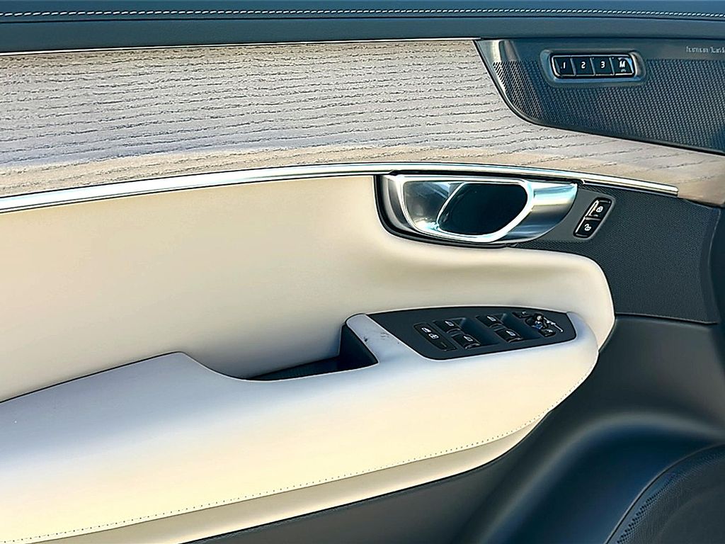 2026 Volvo XC90 PLUS, B6 AWD GAS (MILD HYBRID), GASOLINE, BRI 缩略图 13