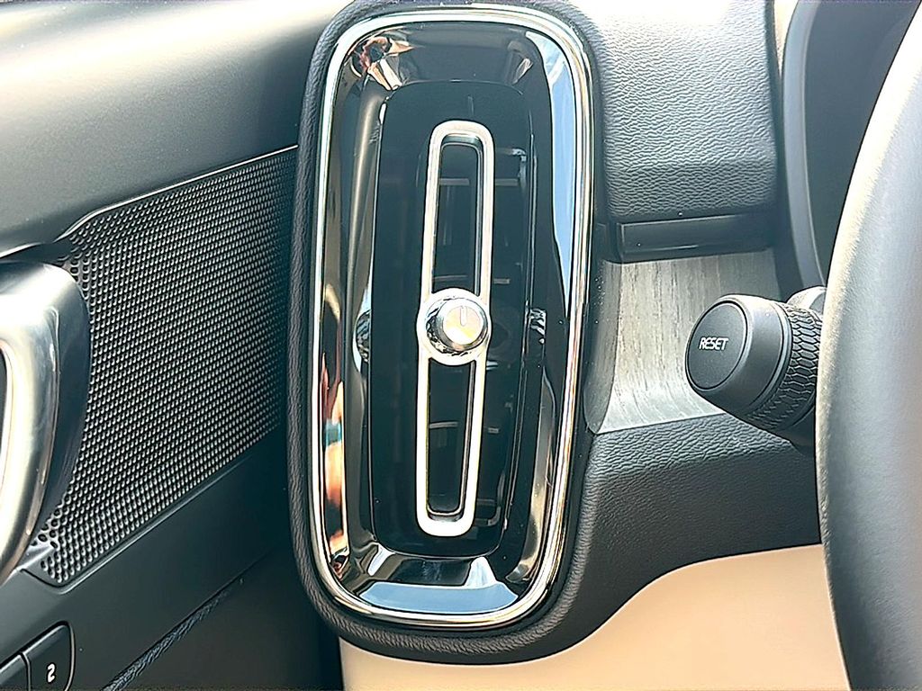 2026 Volvo XC40 PLUS, B5 AWD GAS (MILD HYBRID), DARK 缩略图 26