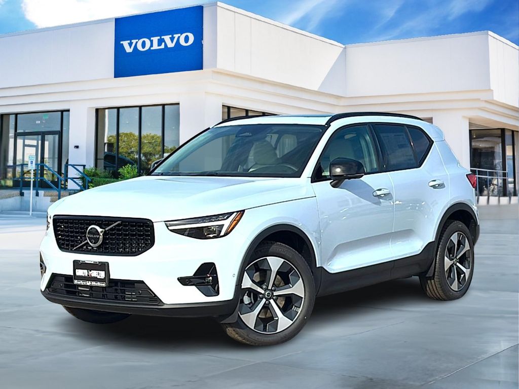 New 2026 Volvo XC40 Plus, B5 AWD Gas (mild hybrid), Dark