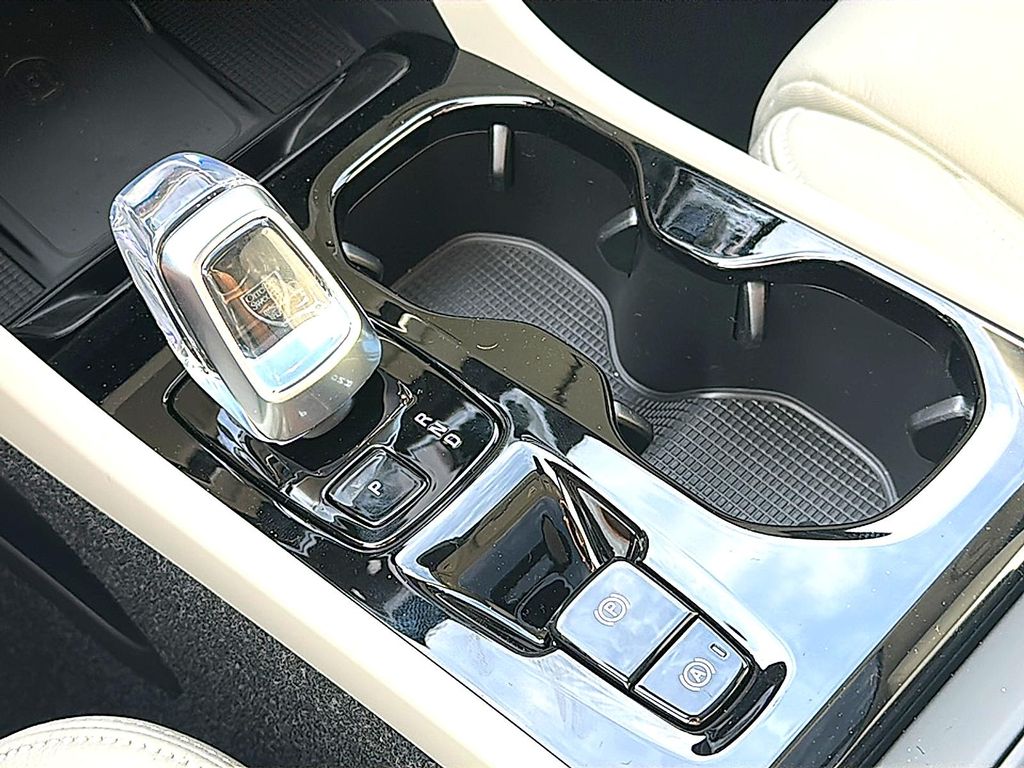 2026 Volvo XC40 PLUS, B5 AWD GAS (MILD HYBRID), DARK 缩略图 25