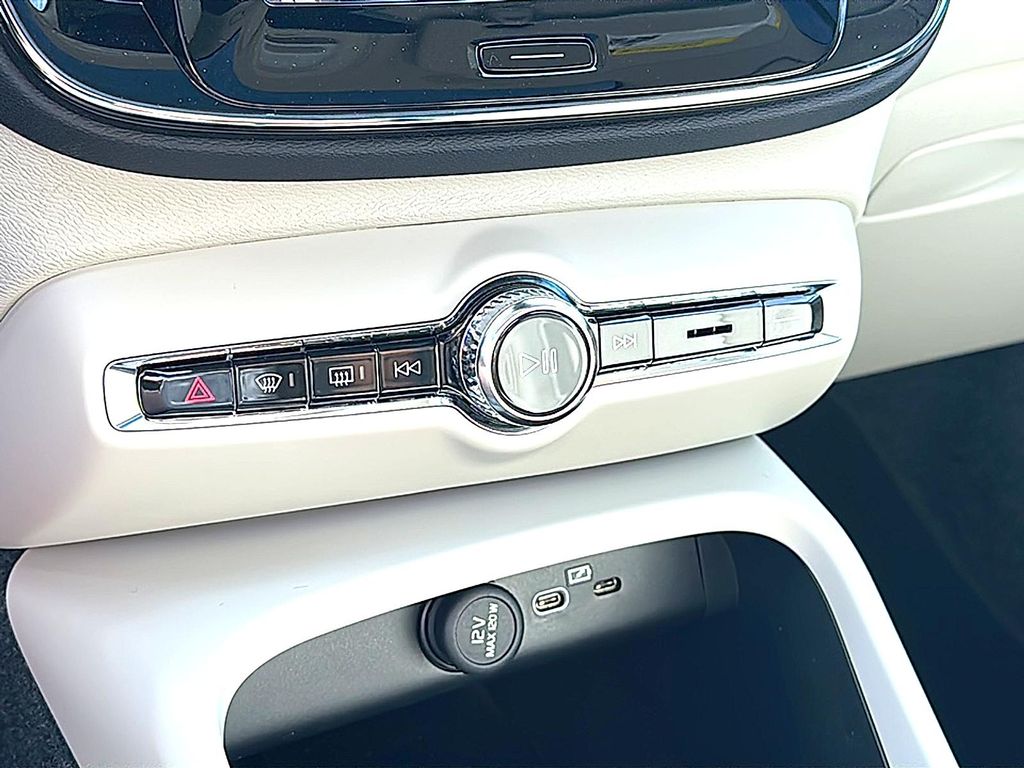 2026 Volvo XC40 PLUS, B5 AWD GAS (MILD HYBRID), DARK 缩略图 24