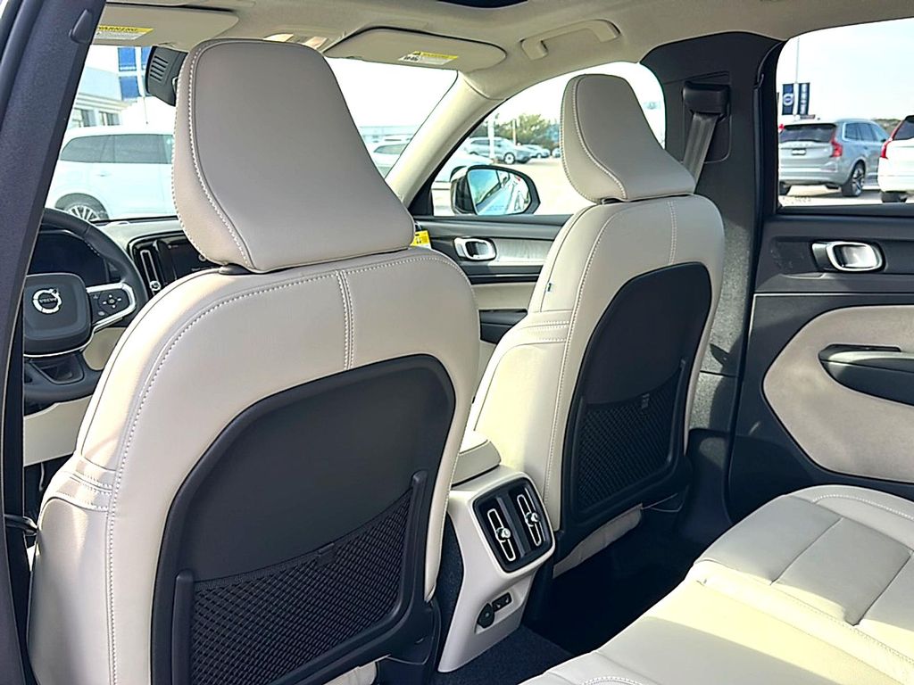 2026 Volvo XC40 PLUS, B5 AWD GAS (MILD HYBRID), DARK 缩略图 15