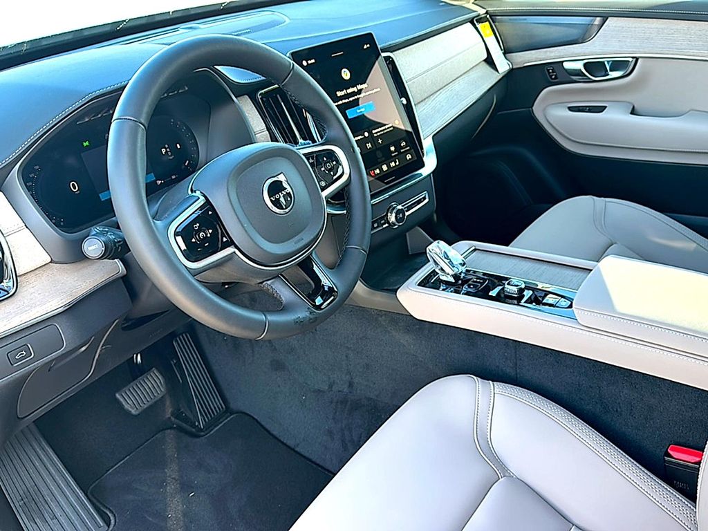 2026 Volvo XC90 B6 PLUS 7-SEATER — фото 9