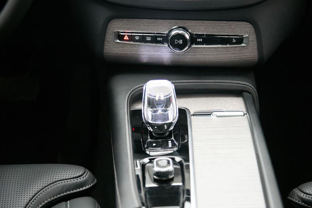 2024 Volvo XC90 B6 ULTIMATE BRIGHT THEME 6-SEATER 照片 31