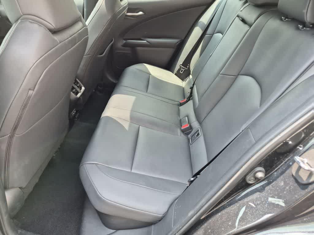 صورة مصغرة 21 لـ 2021 Lexus UX 250H BASE