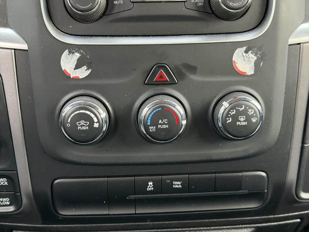 2024 RAM 1500 CLASSIC SLT — миниатюра 19