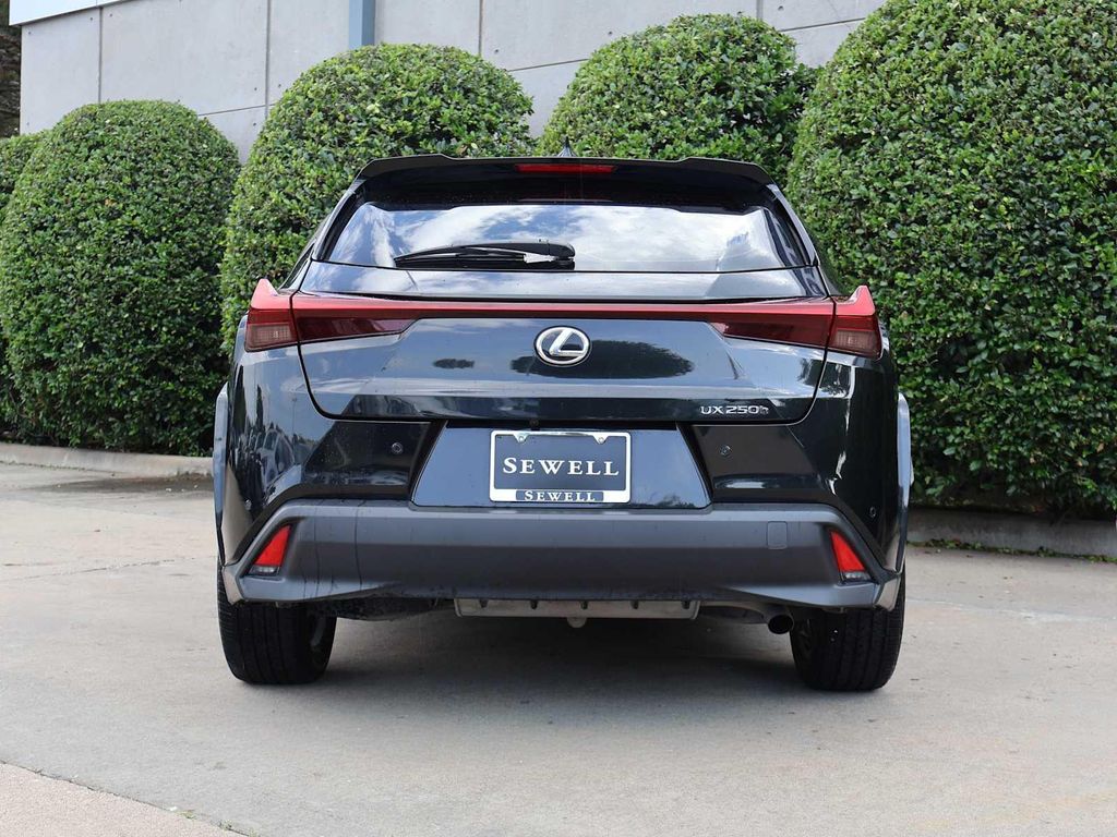 صورة 9 لـ 2024 Lexus UX 250H BASE