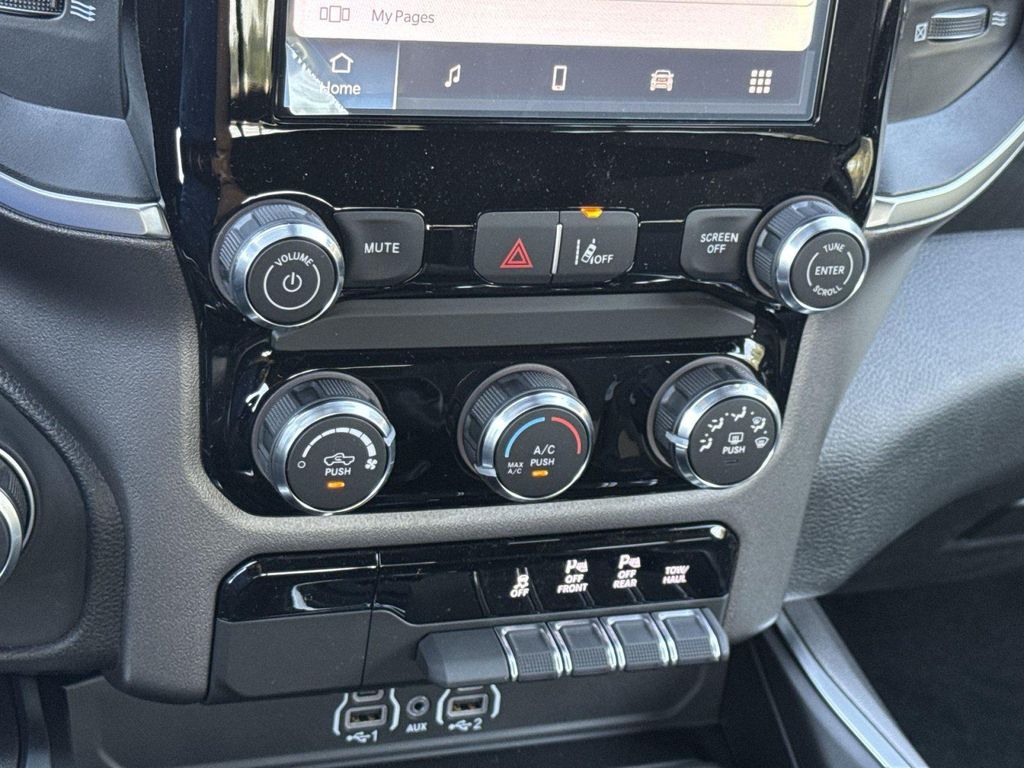 صورة مصغرة 17 لـ 2026 RAM 1500 EXPRESS