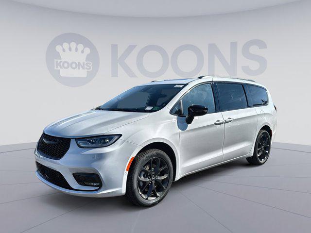 New 2026 Chrysler Pacifica Limited