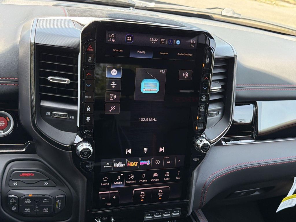 2026 RAM 1500 RHO CREW CAB 4X4 5'7' BOX — миниатюра 15