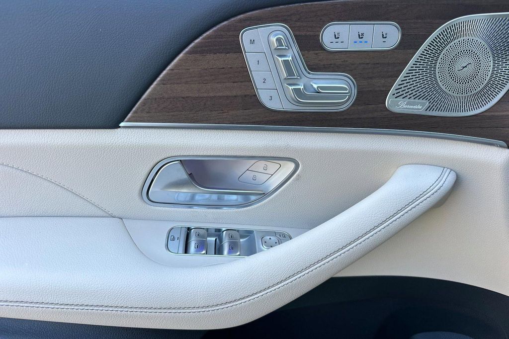 2026 Mercedes-BENZ GLE — миниатюра 14