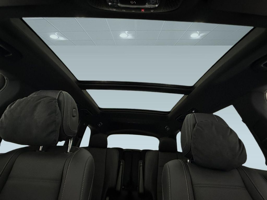 2026 Mercedes-BENZ GLS — миниатюра 21