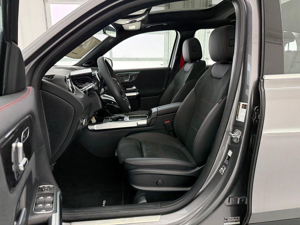 2026 Mercedes-BENZ AMG GLB 35 4MATIC photo 5