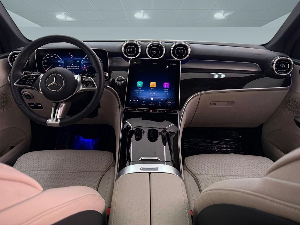 2026 Mercedes-BENZ GLC — миниатюра 12