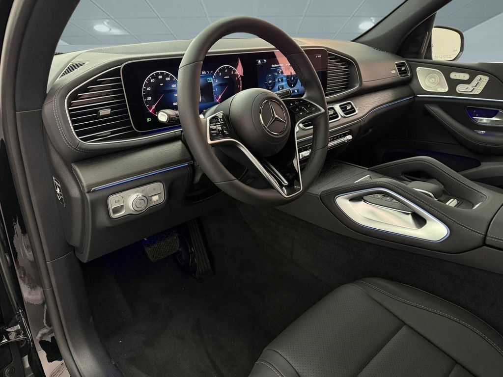 2026 Mercedes-BENZ GLS photo 4