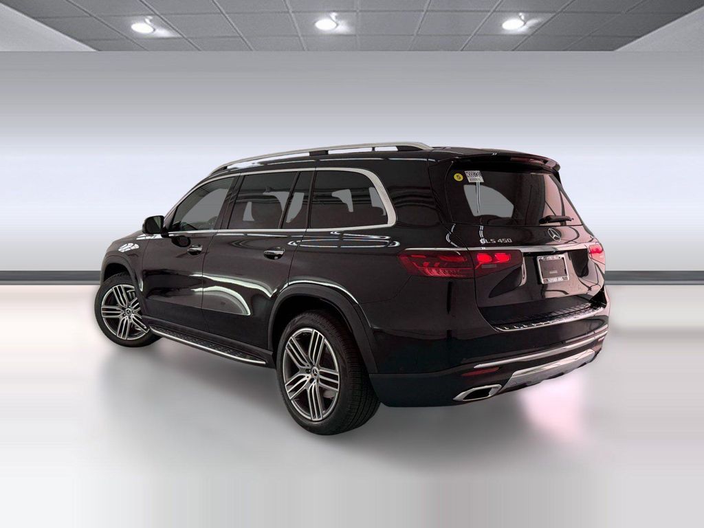 2026 Mercedes-BENZ GLS photo 3