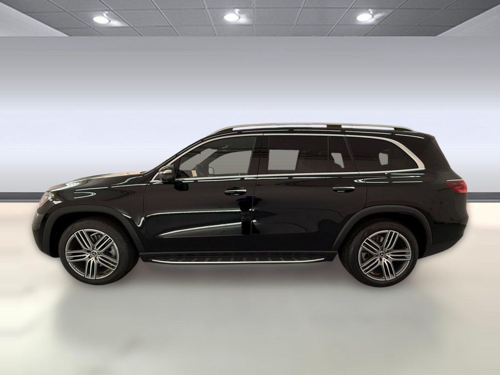 2026 Mercedes-BENZ GLS photo 2