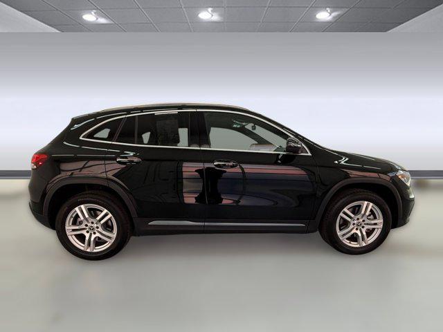 MERCEDES-BENZ GLA - 7