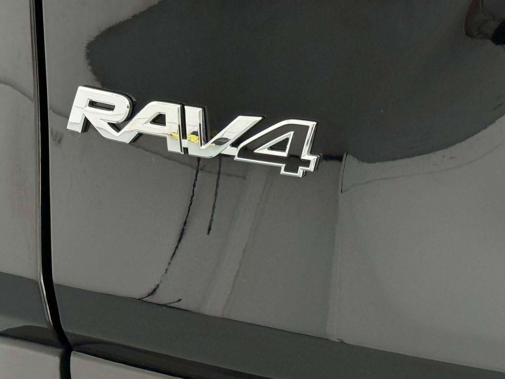 2025 Toyota RAV4 LIMITED thumbnail 21