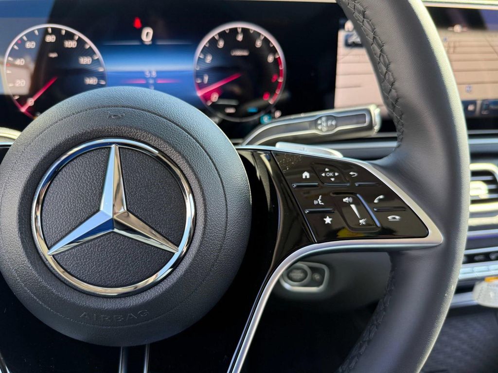 2026 Mercedes-BENZ GLE — миниатюра 24