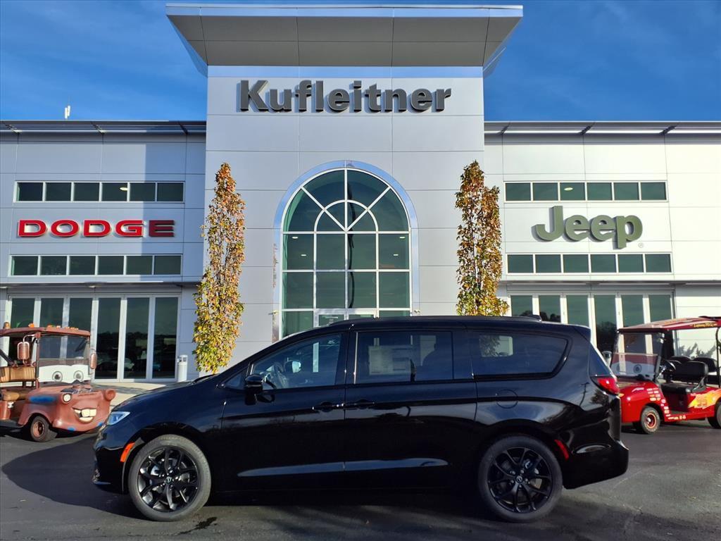 New 2026 Chrysler Pacifica L