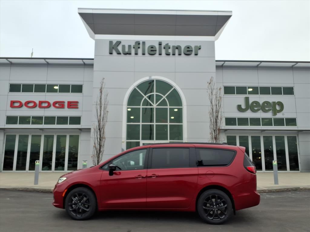 New 2026 Chrysler Pacifica L