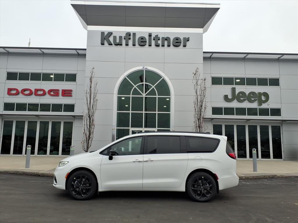 New 2026 Chrysler Pacifica L