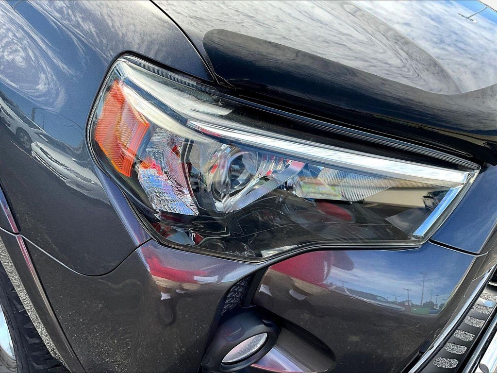 2020 Toyota 4RUNNER SR5 — миниатюра 31