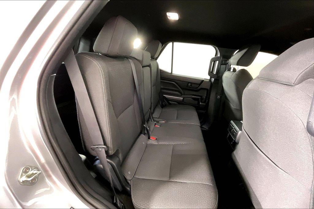 صورة مصغرة 32 لـ 2025 Toyota 4RUNNER SR5