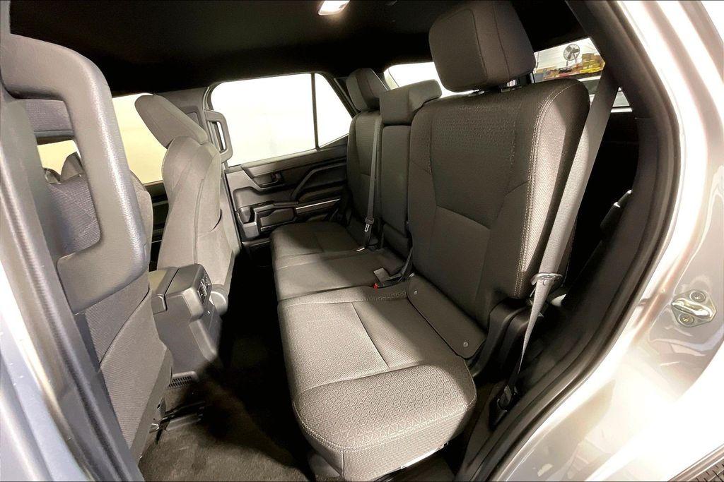 صورة مصغرة 31 لـ 2025 Toyota 4RUNNER SR5
