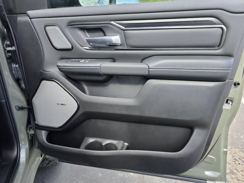 صورة 10 لـ 2026 RAM 1500 REBEL