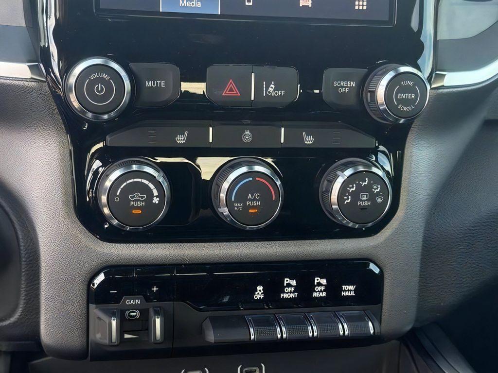 صورة مصغرة 22 لـ 2026 RAM 1500 BIG HORN