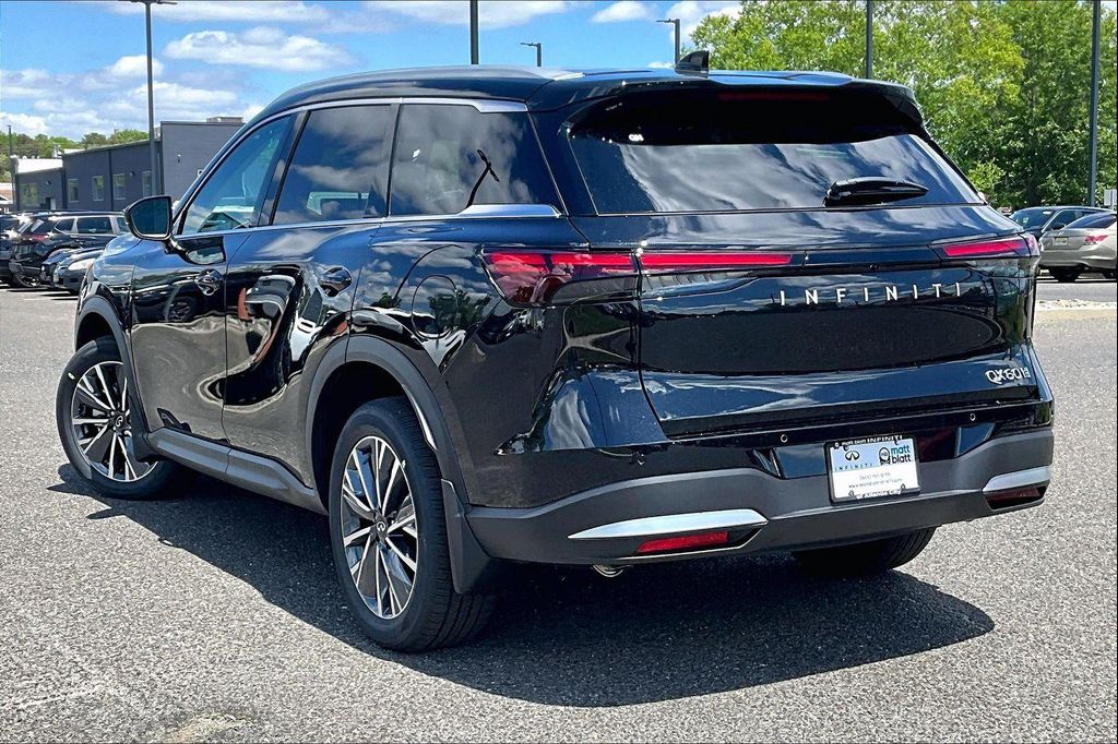 2027 Infiniti QX60 LUXE AWD 照片 3