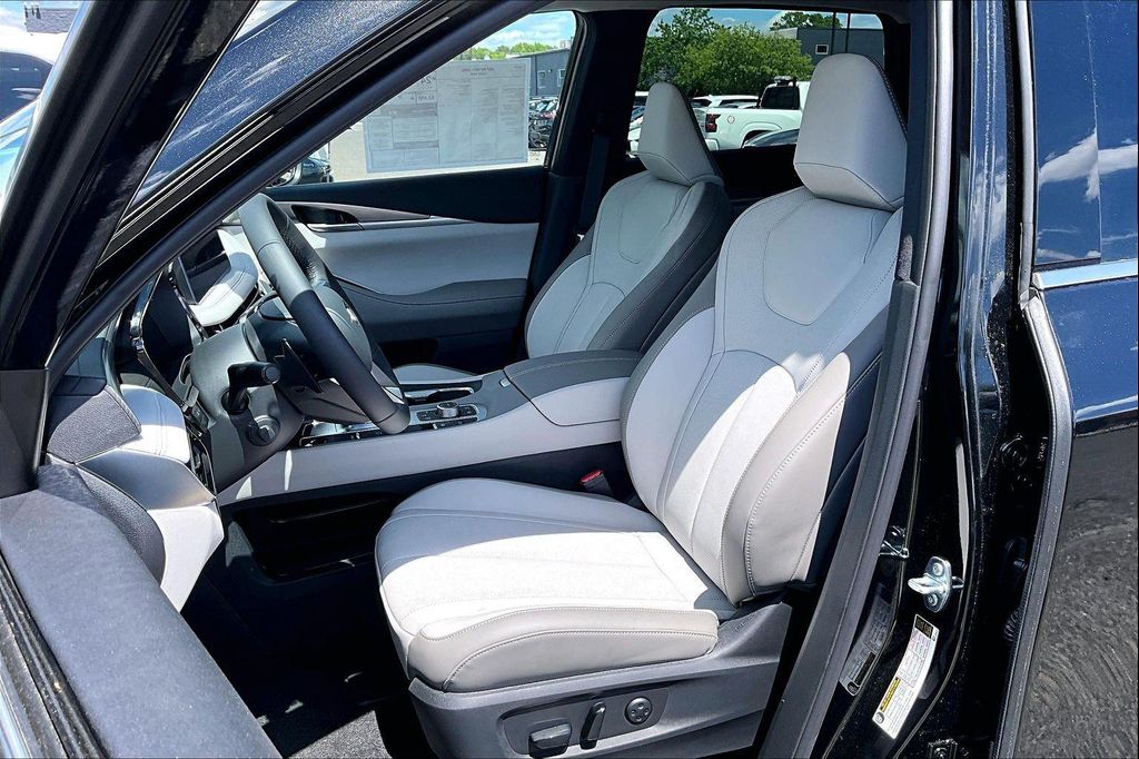 2027 Infiniti QX60 LUXE AWD 照片 9