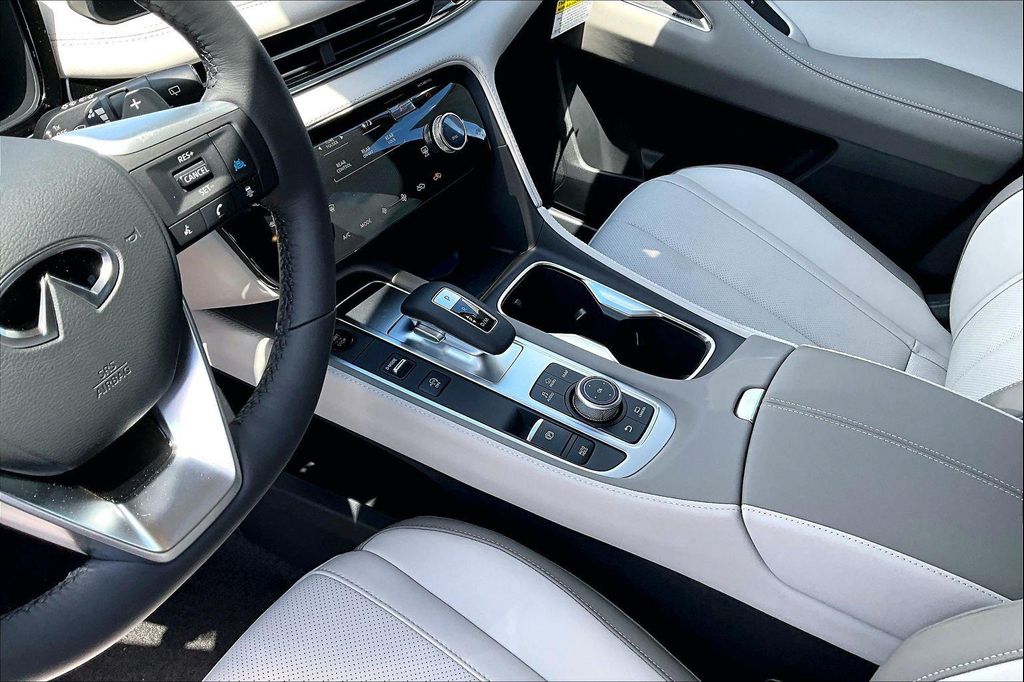 2027 Infiniti QX60 LUXE AWD 照片 8