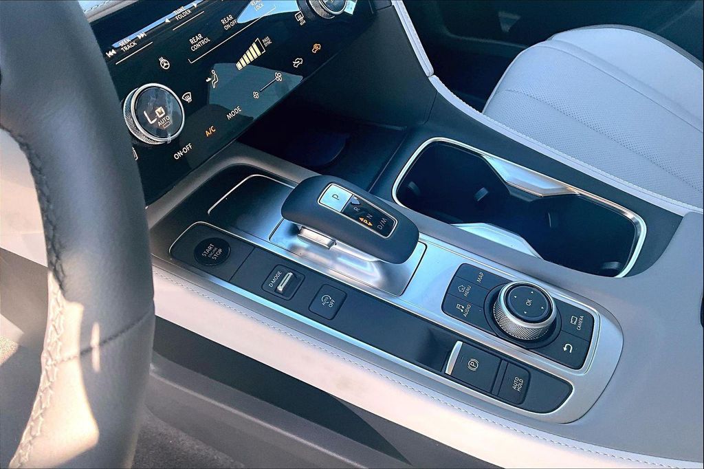 2027 Infiniti QX60 LUXE AWD photo 8