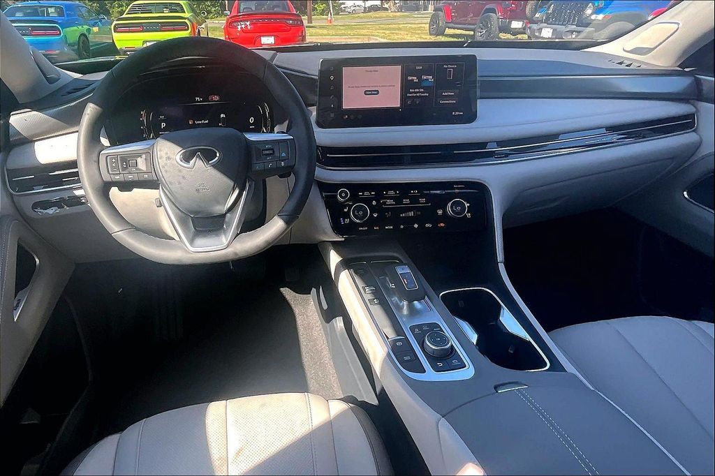 2027 Infiniti QX60 LUXE AWD photo 5