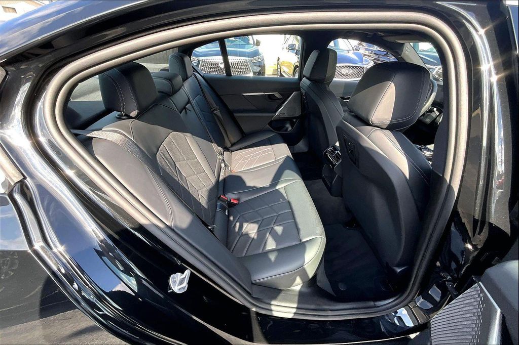 صورة مصغرة 34 لـ 2026 BMW 530 XDRIVE