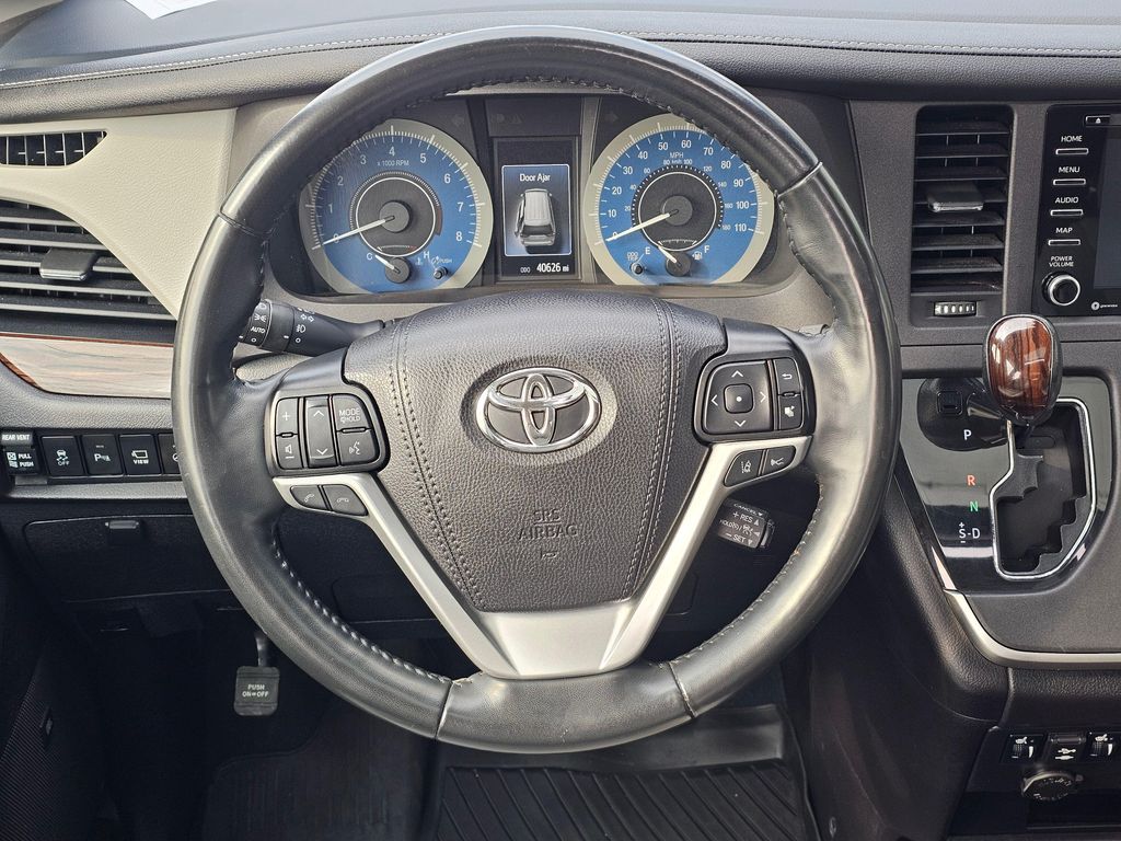 صورة 22 لـ 2020 Toyota SIENNA LIMITED