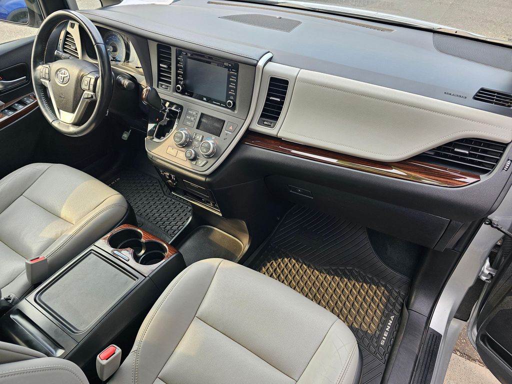 2020 Toyota SIENNA LIMITED photo 10