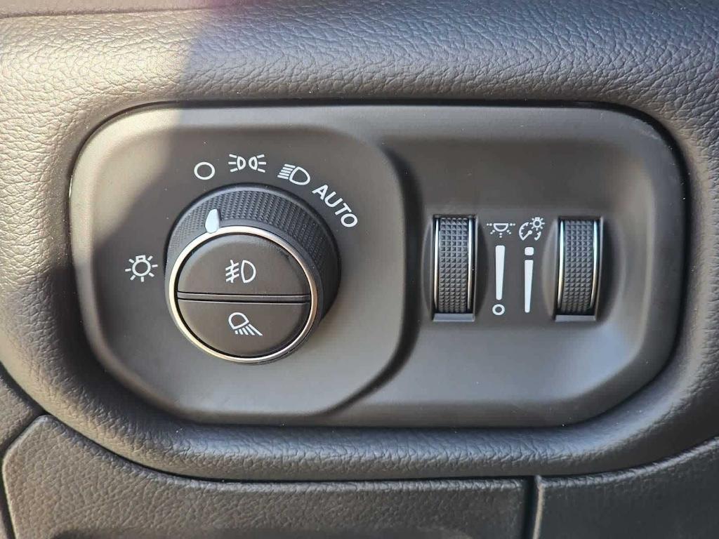 صورة مصغرة 27 لـ 2026 RAM 1500 LARAMIE