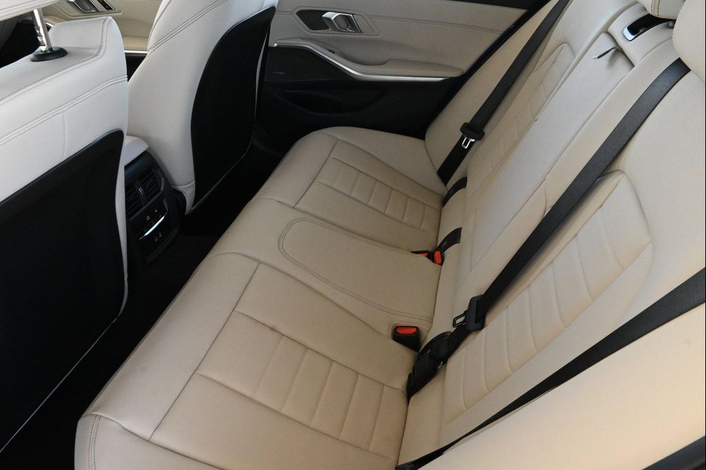 2026 BMW 330 NA — миниатюра 12