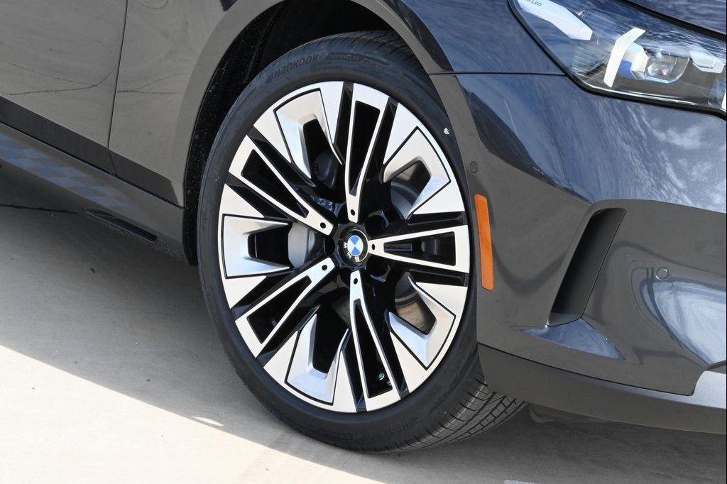 صورة 8 لـ 2026 BMW 530 XDRIVE