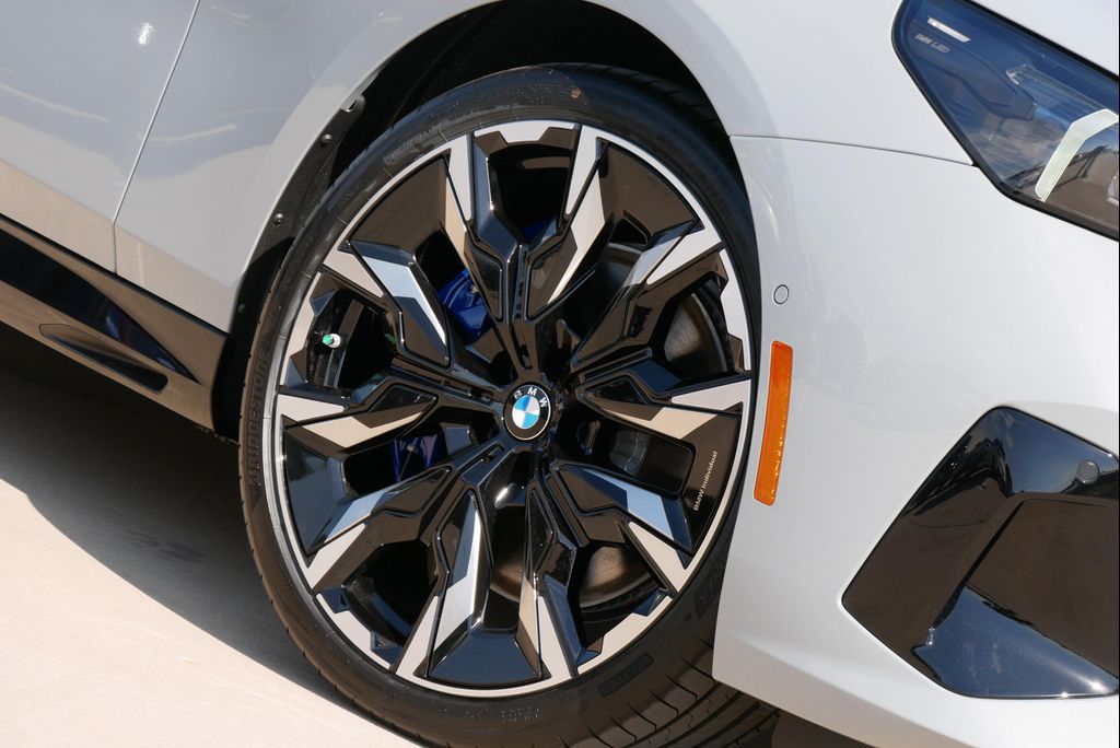 صورة 10 لـ 2027 BMW 540 I XDRIVE