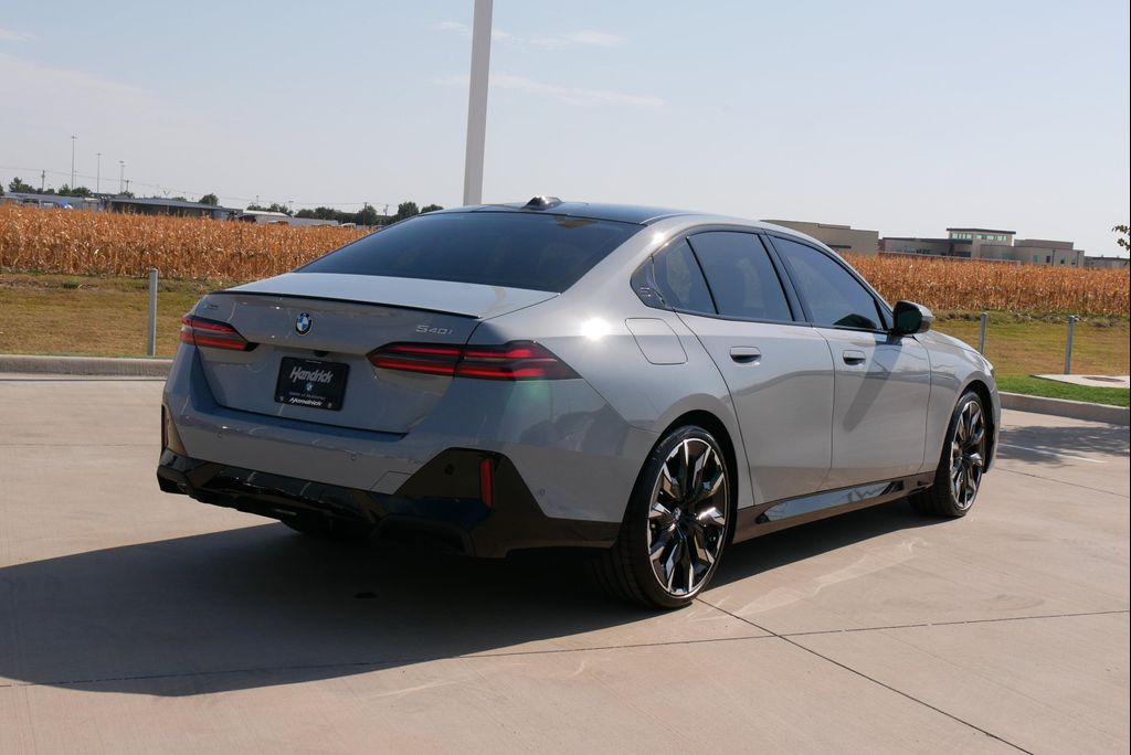 صورة 8 لـ 2027 BMW 540 I XDRIVE