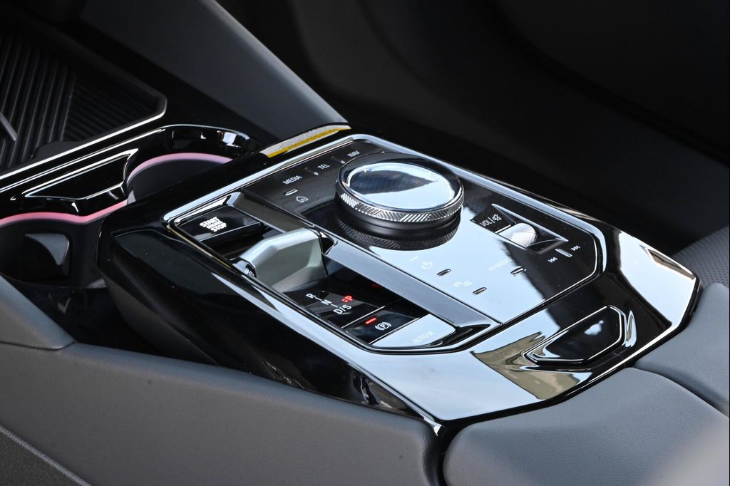 2026 BMW 530 530I — миниатюра 24