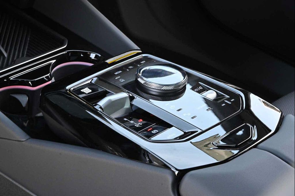 2026 BMW 530 530I — миниатюра 23